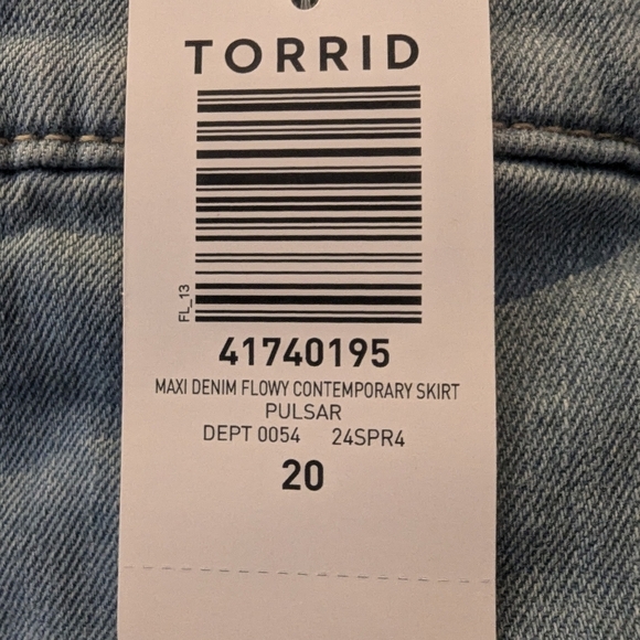 Torrid Maxi Denim Flowy Contemporary jean Skirt Size 18 or 20 - Picture 10 of 11